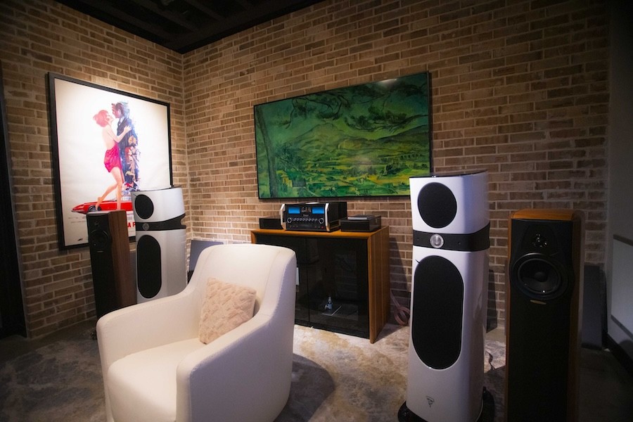 High-end audio floorstanding speakers in a living room.